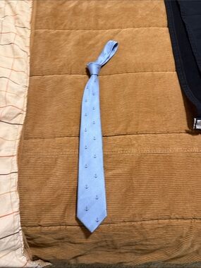 Like new Weekend Casual Light Blue Anchor Motif Men's Tie